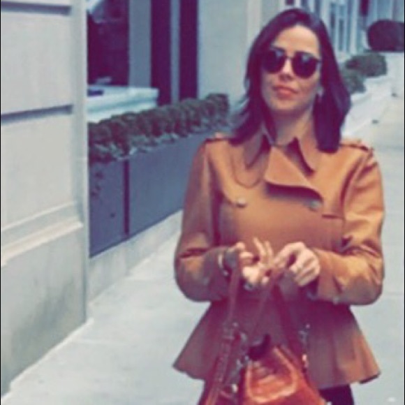 Meet your Posher, Tiffany - Picture 1 of 4